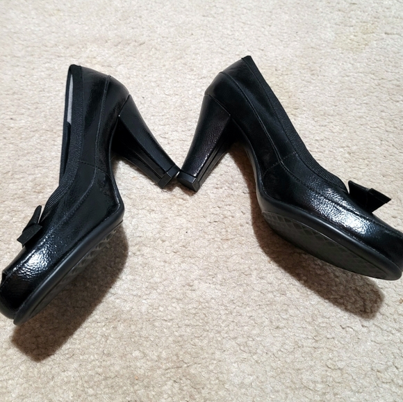 Aerosoles Benefit Peep Toe Front Heels in Black Patent 5 M - Picture 5 of 8